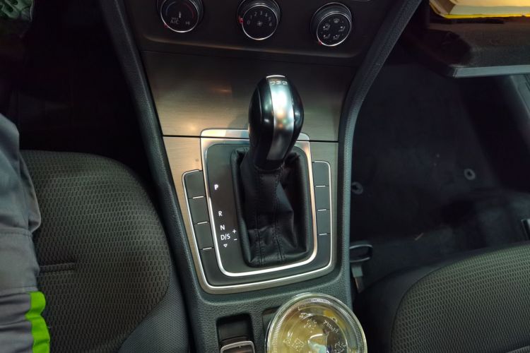 大众 高尔夫 2016款 230TSI 自动舒适型中控内饰18