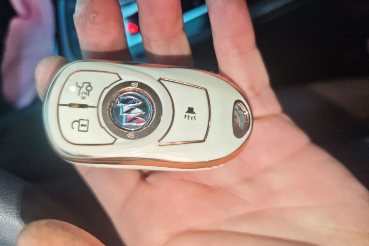 别克 君威 2023款 552T 智享型中控内饰11