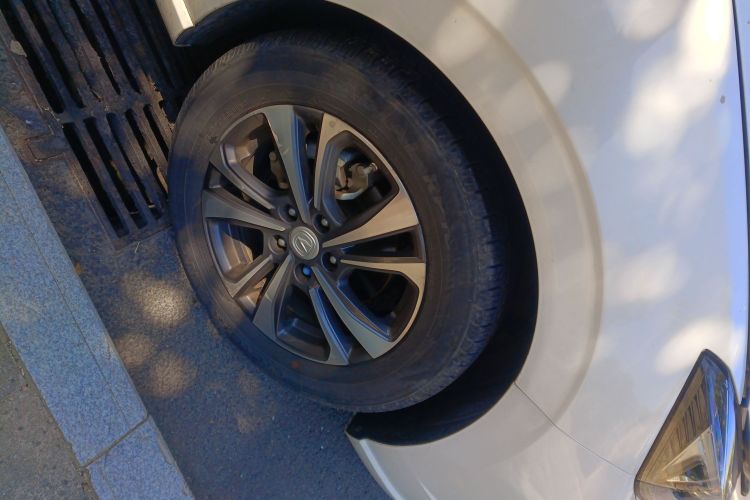 长安 逸动 2020款 PLUS 蓝鲸NE 1.4T GDI DCT尊贵型车身外观10