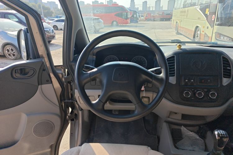 东风风行 菱智 2017款 V3 1.5L 7座标准型中控内饰13