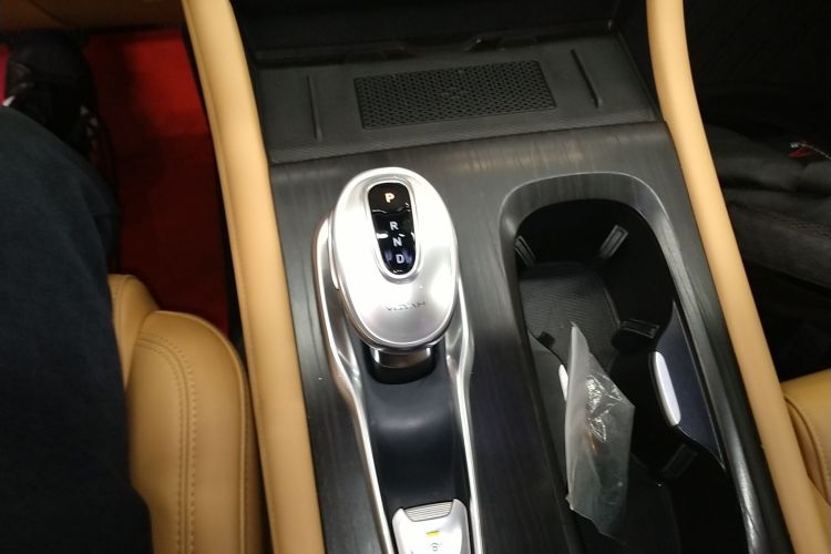 岚图汽车 岚图梦想家 2024款 PHEV 超长续航卓越版中控内饰18