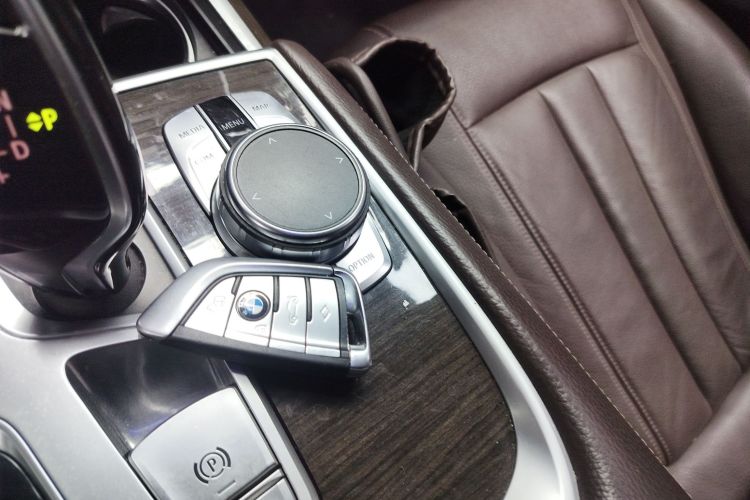 宝马7系 2018款 730Li 领先型 卓越套装中控内饰11