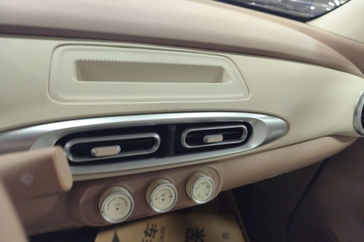 五菱汽车 宏光MINIEV 2025款 四门版 进阶款中控内饰16