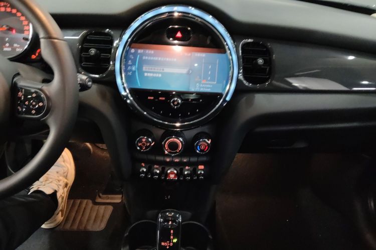 MINI 2022款 1.5T ONE中控内饰16