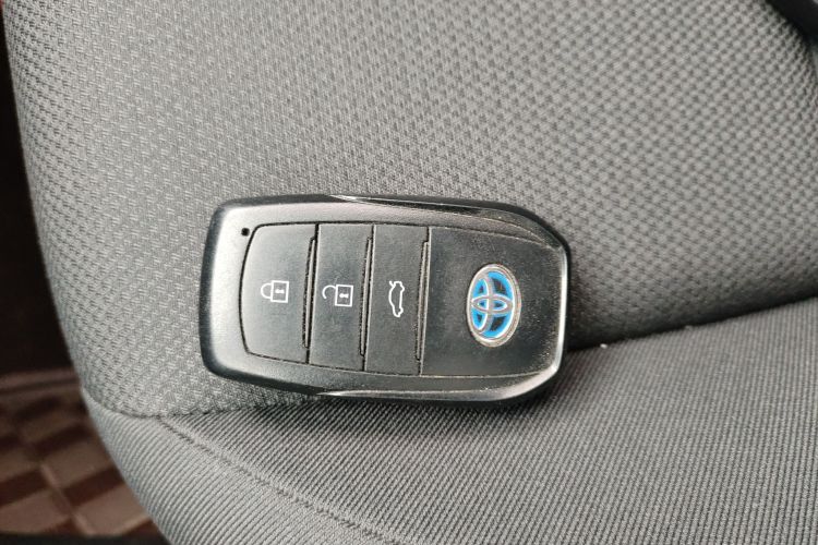 丰田 雷凌 2023款 智能电混双擎 1.8L 领先版中控内饰7001