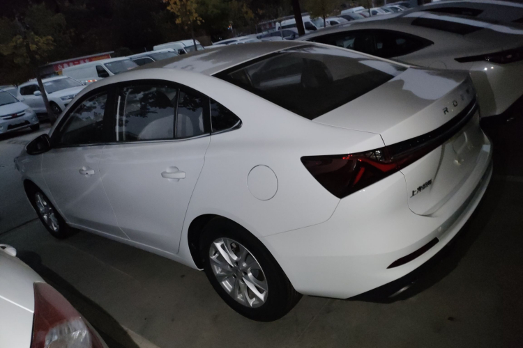 荣威i5 2023款 1.5L CVT豪华版车身外观6003