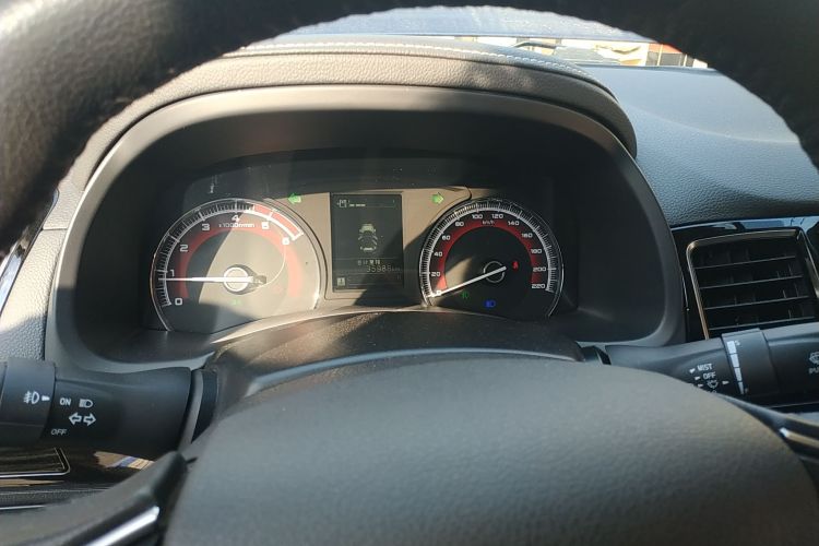 五十铃 铃拓 2020款 2.5T两驱手动领航版 国VI 加长版JE4D25Q6A局部细节14