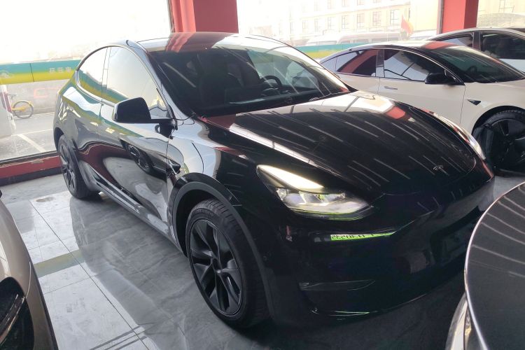 特斯拉 Model Y 2023款 长续航全轮驱动版车身外观3