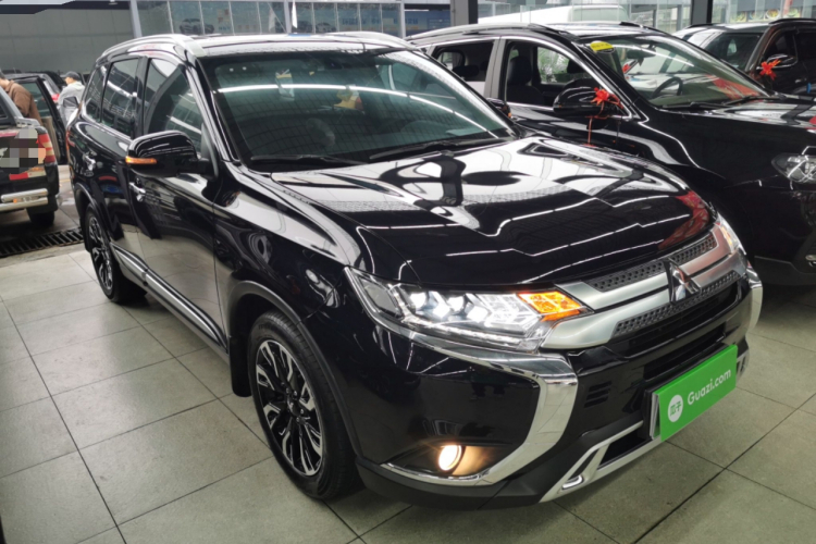 三菱 欧蓝德 2019款 2.4L 四驱致享版 5座 国VI车身外观6002