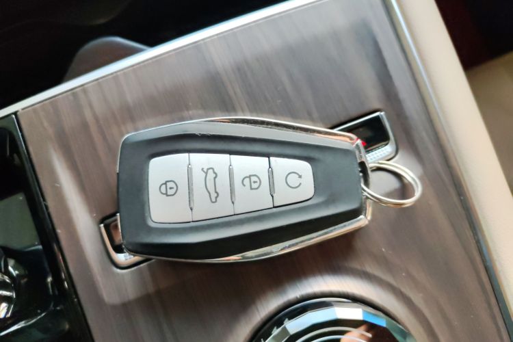 吉利汽车 星越L 2025款 东方曜 2.0TD 自动四驱望月版中控内饰7001