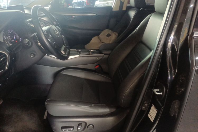 雷克萨斯NX 2020款 300h 前驱 锋尚版 国VI中控内饰19