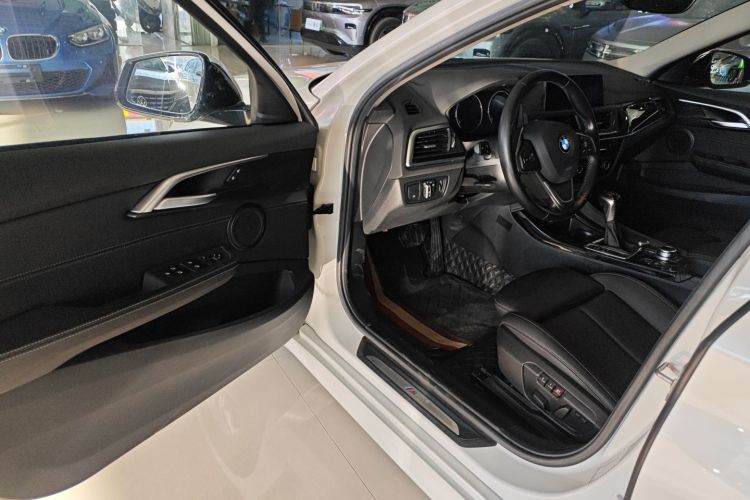 宝马1系 2019款 118i M运动套装中控内饰20