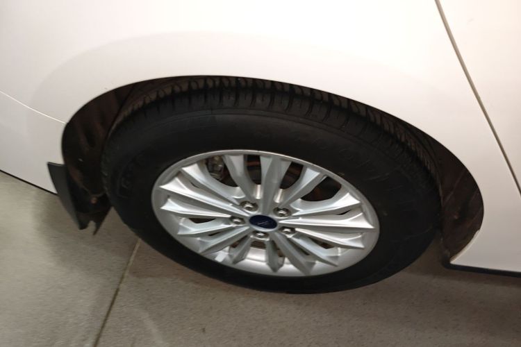 福特 福克斯 2019款 三厢 EcoBoost 180 自动锋潮型车身外观6008