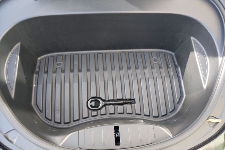 特斯拉 Model 3 2022款 Performance高性能全轮驱动版局部细节24