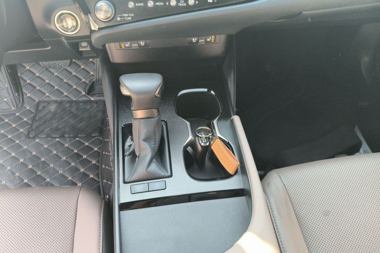 雷克萨斯ES 2023款 200 卓越版局部细节18