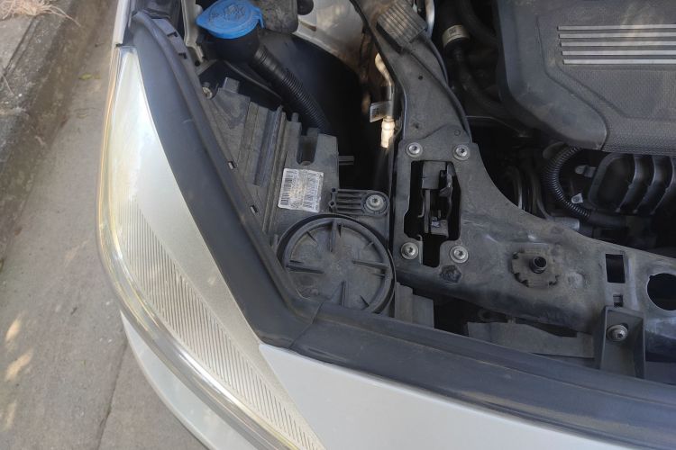 宝马2系多功能旅行车 2019款 220i 领先型局部细节9006