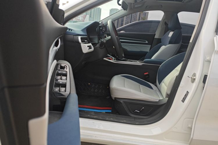 吉利汽车 帝豪 2022款 第4代 1.5L CVT旗舰型中控内饰7003