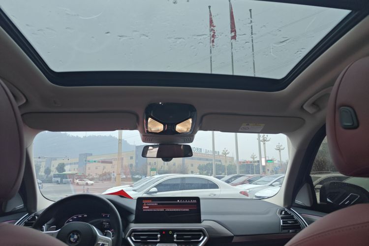 宝马X3 2023款 改款 xDrive30i 领先型 M曜夜套装中控内饰22