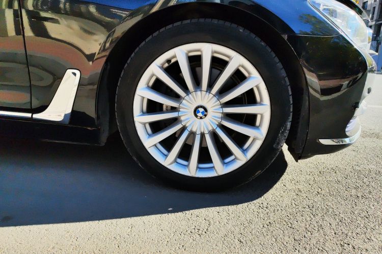 宝马7系 2016款 740Li 豪华型车身外观10