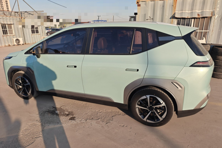 埃安 AION Y 2023款 Plus 510 智领版车身外观4