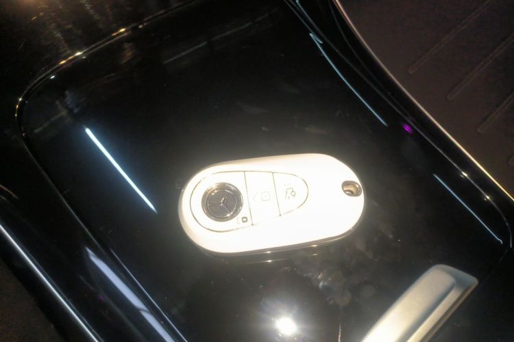 奔驰C级 2025款 改款 C 200 L 运动版中控内饰7001