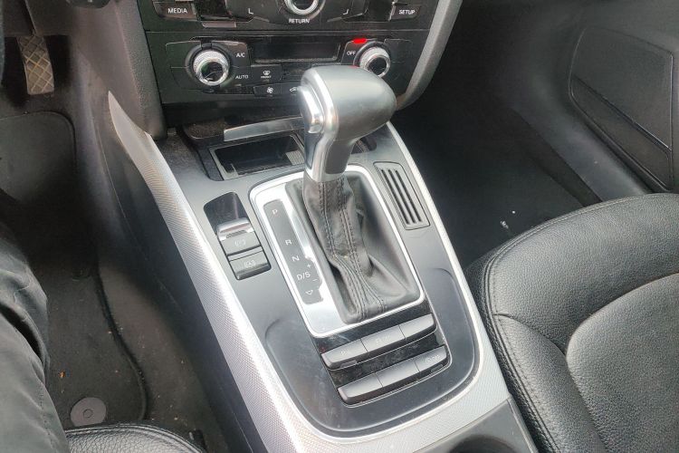 奥迪A4L 2015款 45 TFSI quattro个性运动型中控内饰18