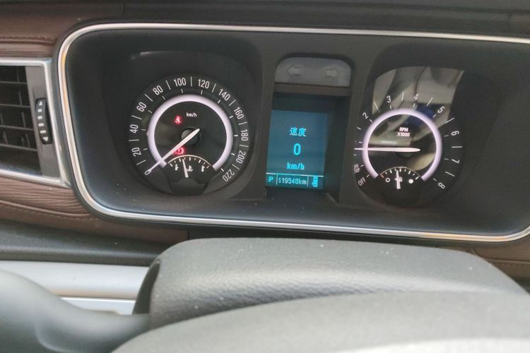 别克GL8 2017款 25S 豪华型 国V中控内饰15