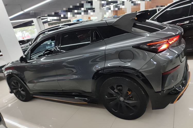 长安UNI-T 2022款 1.5T 运动版 尊贵型车身外观6003