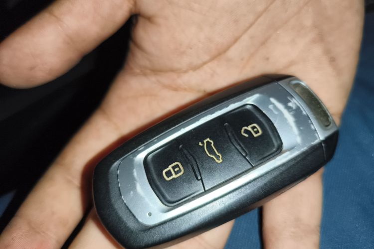 吉利汽车 帝豪 2017款 三厢百万款 1.5L 手动向上版中控内饰7001