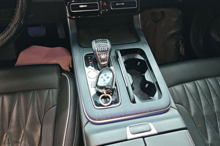 广汽传祺 传祺GS8 2022款 领航系列 2.0TGDI 两驱豪华智联版（七座）中控内饰18