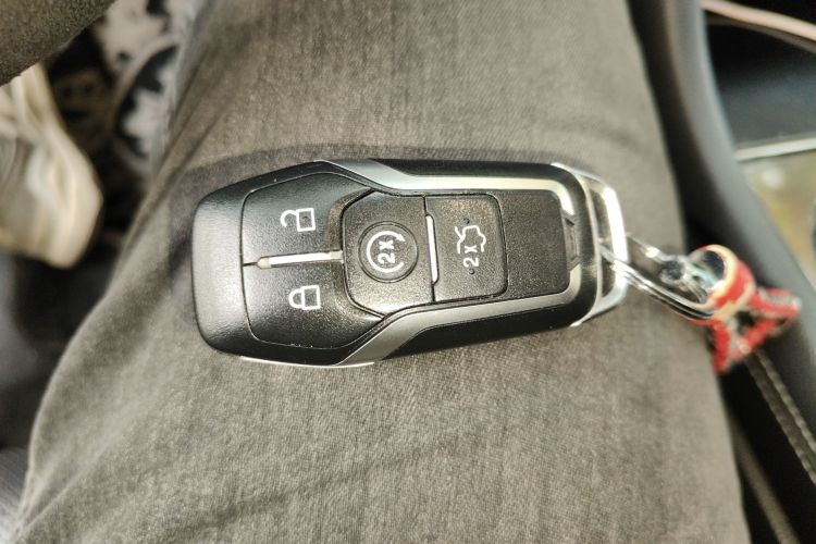 福特 金牛座 2015款 EcoBoost 245 豪华型中控内饰7001