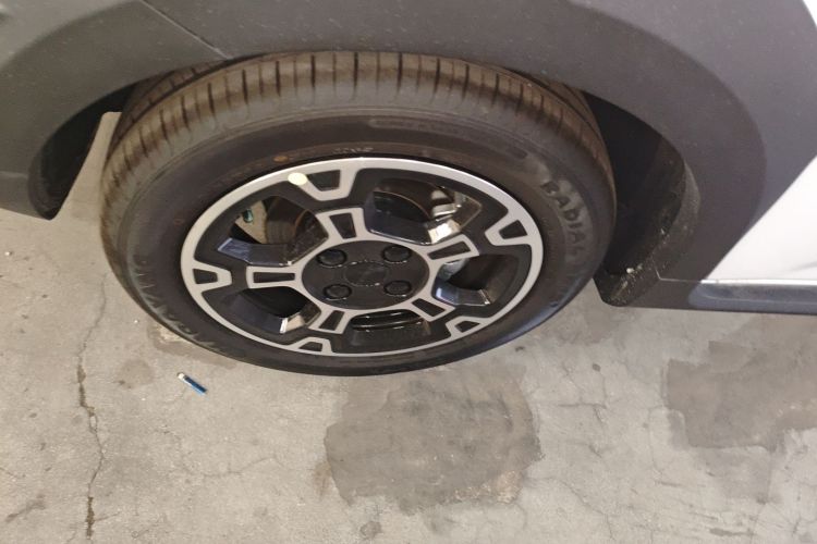 吉利银河 2025款 210km 熊猫骑士车身外观35