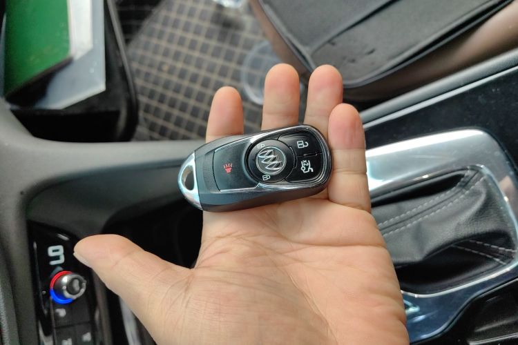 别克 君威 2017款 20T 豪华型中控内饰7001