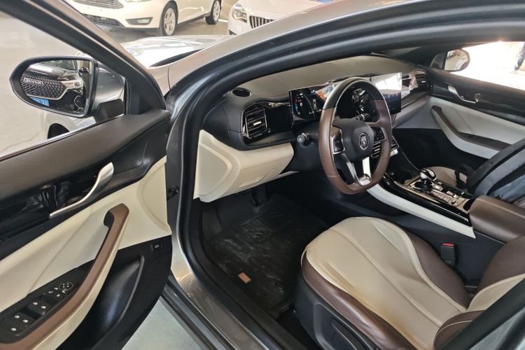 比亚迪 秦PLUS 2024款 荣耀版 DM-i 55KM领先型中控内饰7003