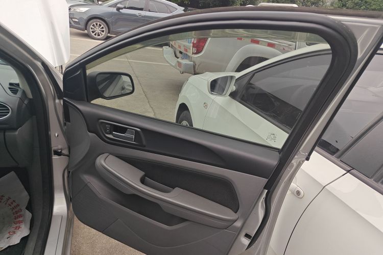 福特 福克斯 2013款 两厢经典 1.8L 自动基本型中控内饰42