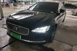 沃尔沃S90 2024款 B5 智远豪华版