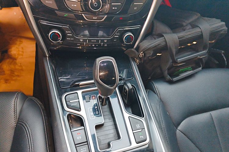 吉利汽车 博瑞 2016款 1.8T 尊雅型中控内饰18