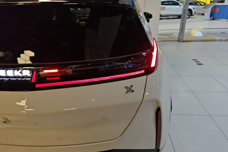 极氪X 2025款 四座后驱魔方版车身外观6006