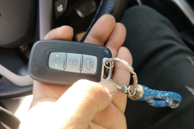 现代 Veloster飞思 2015款 1.6T 自动尊享版中控内饰11