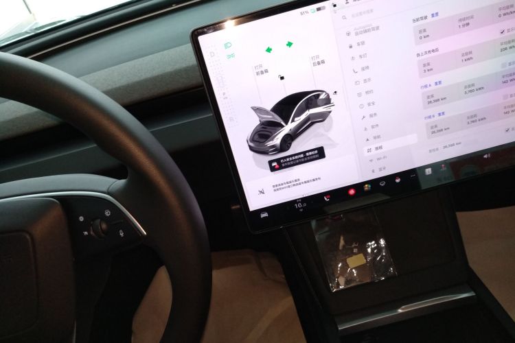 特斯拉 Model 3 2023款 后轮驱动版中控内饰18