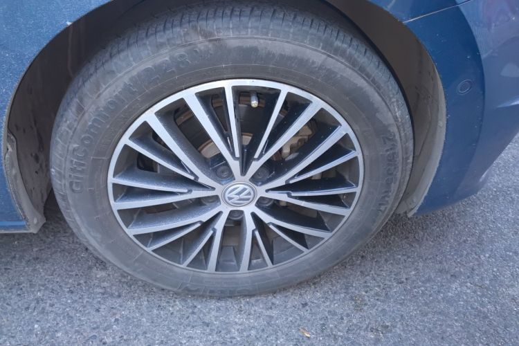 大众 2016款 途安L 330TSI DSG豪华版车身外观10