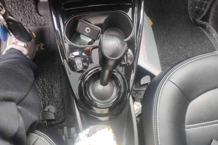 smart fortwo 2018款 0.9T 66千瓦硬顶先锋版 国V中控内饰18