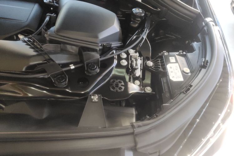 宝马X1 2023款 xDrive25Li X设计套装机舱底盘26