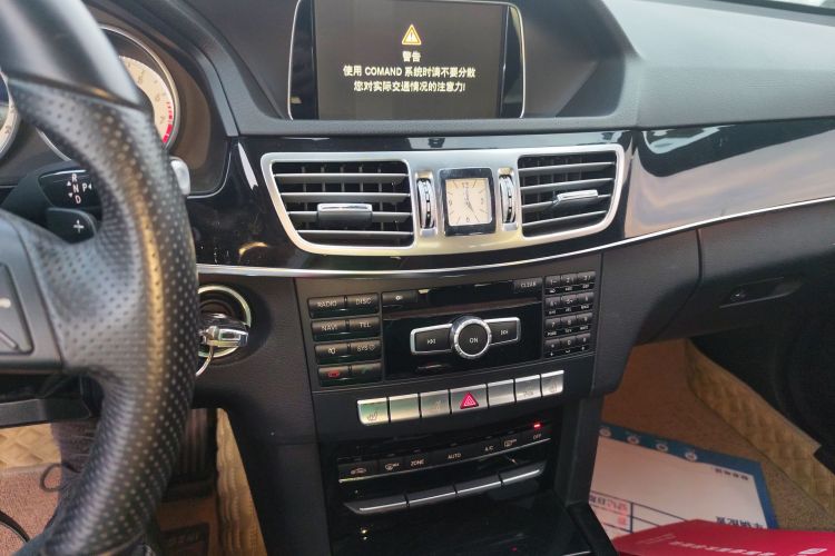 奔驰E级 2014款 改款 E 300 L 运动型中控内饰16