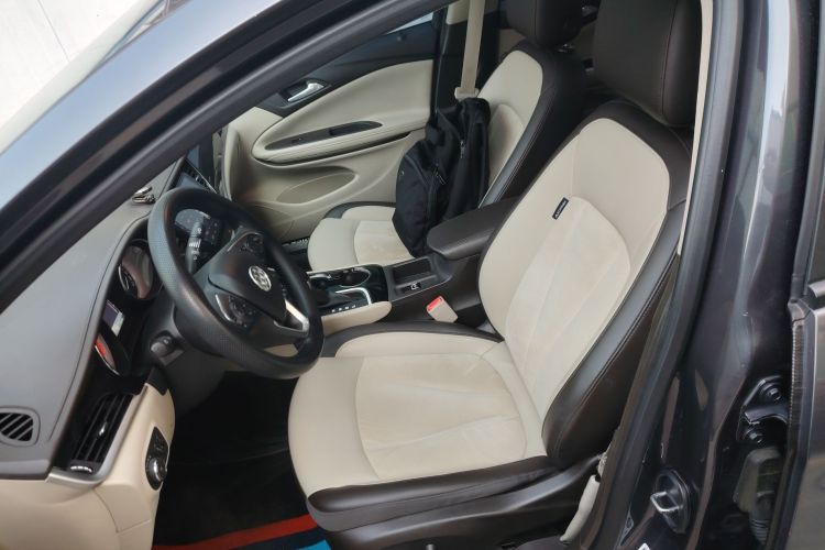 别克 威朗 2015款 三厢 15S 自动领先型中控内饰19