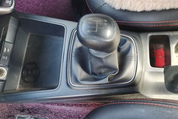 起亚K2 2017款 三厢 1.4L MT GLS中控内饰18