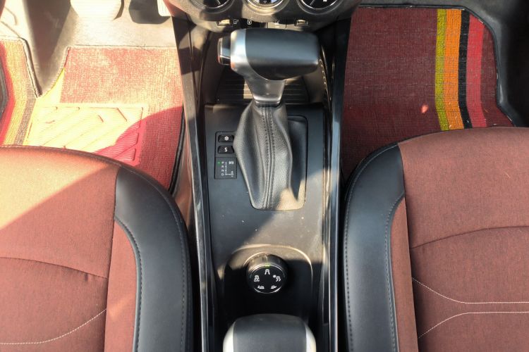 雪铁龙C3-XR 2019款 230THP DCT越动版中控内饰18