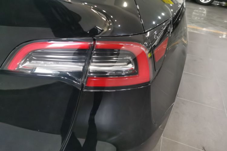 特斯拉 Model Y 2022款 后轮驱动版车身外观6006