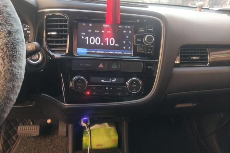 三菱 欧蓝德(进口) 2016款 2.4L 四驱精英版 5座中控内饰16