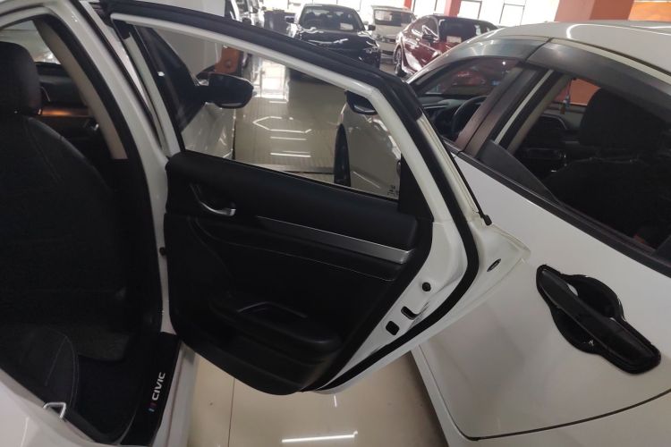 本田 思域 2016款 220TURBO 手动豪华版中控内饰45